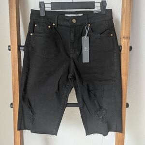 NWT Tractr Women's Jet Black Mid Rise Denim Bermuda Shorts - Size 4